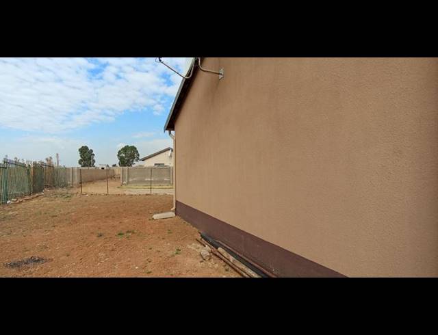 2 BEDROOM HOUSE FOR SALE IN WINDMILL PARK